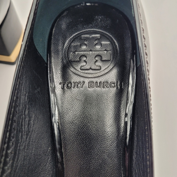 Tory Burch Black Flats with Embossed Logo and Elastic Fit - Picture 5 of 8